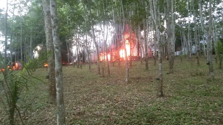 Kembali Terjadi Kebakaran di Rempat Penyulingan Minyak Ilegal di Cawang Simpang A7 Kecamatan Keluang